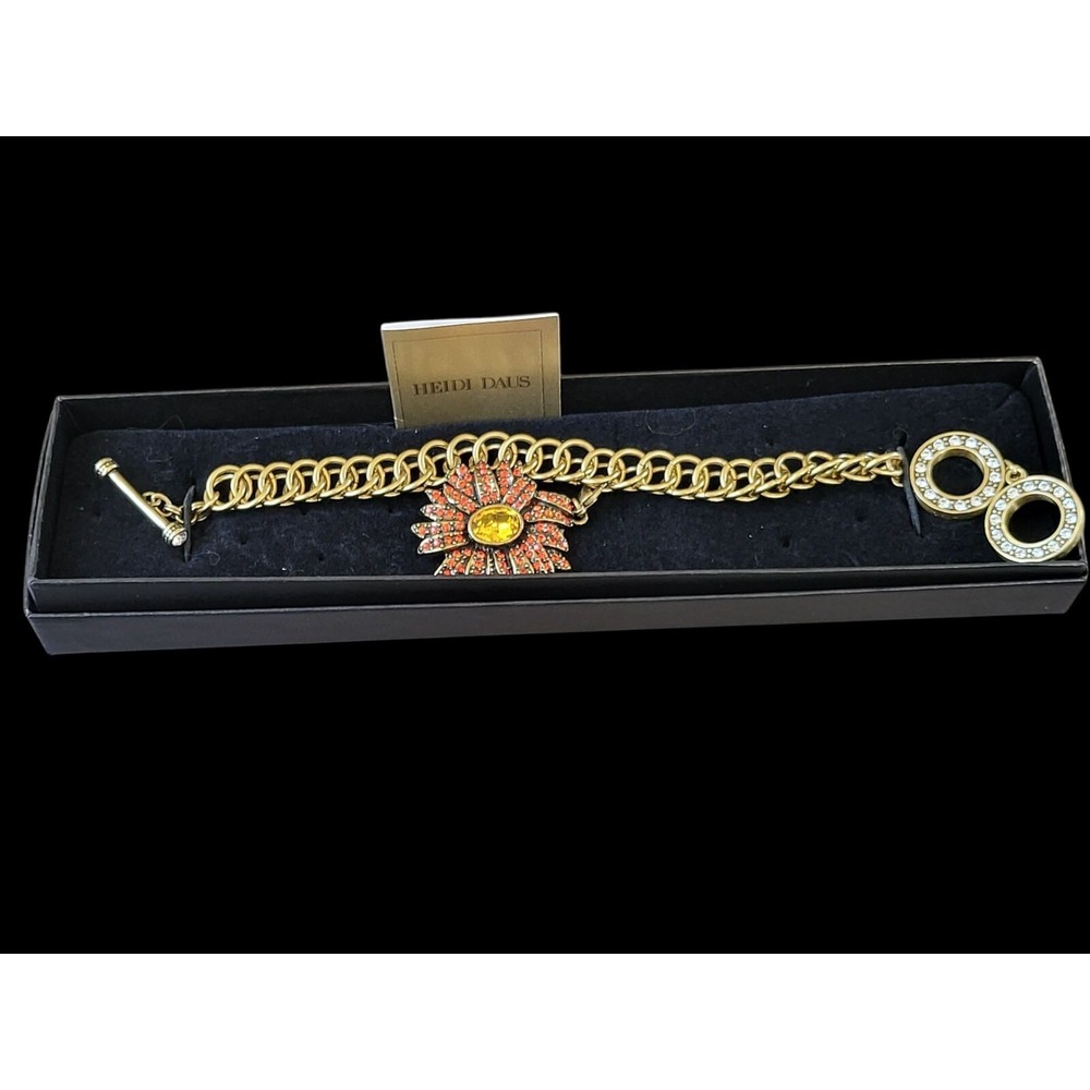 Heidi Daus Charm Bracelet Daisy Flower Crystal Gold Tone Toggle 8 Inch Vintage